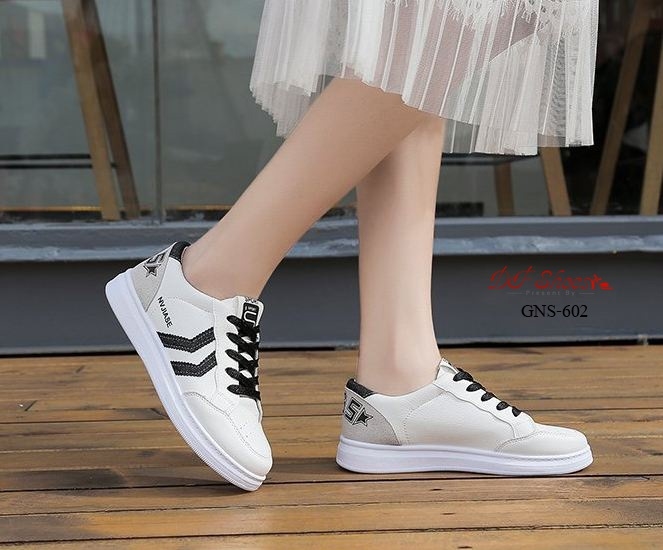 รองเท้าผ้าใบแต่งแถบกลิตเตอร์ (สีเทา)