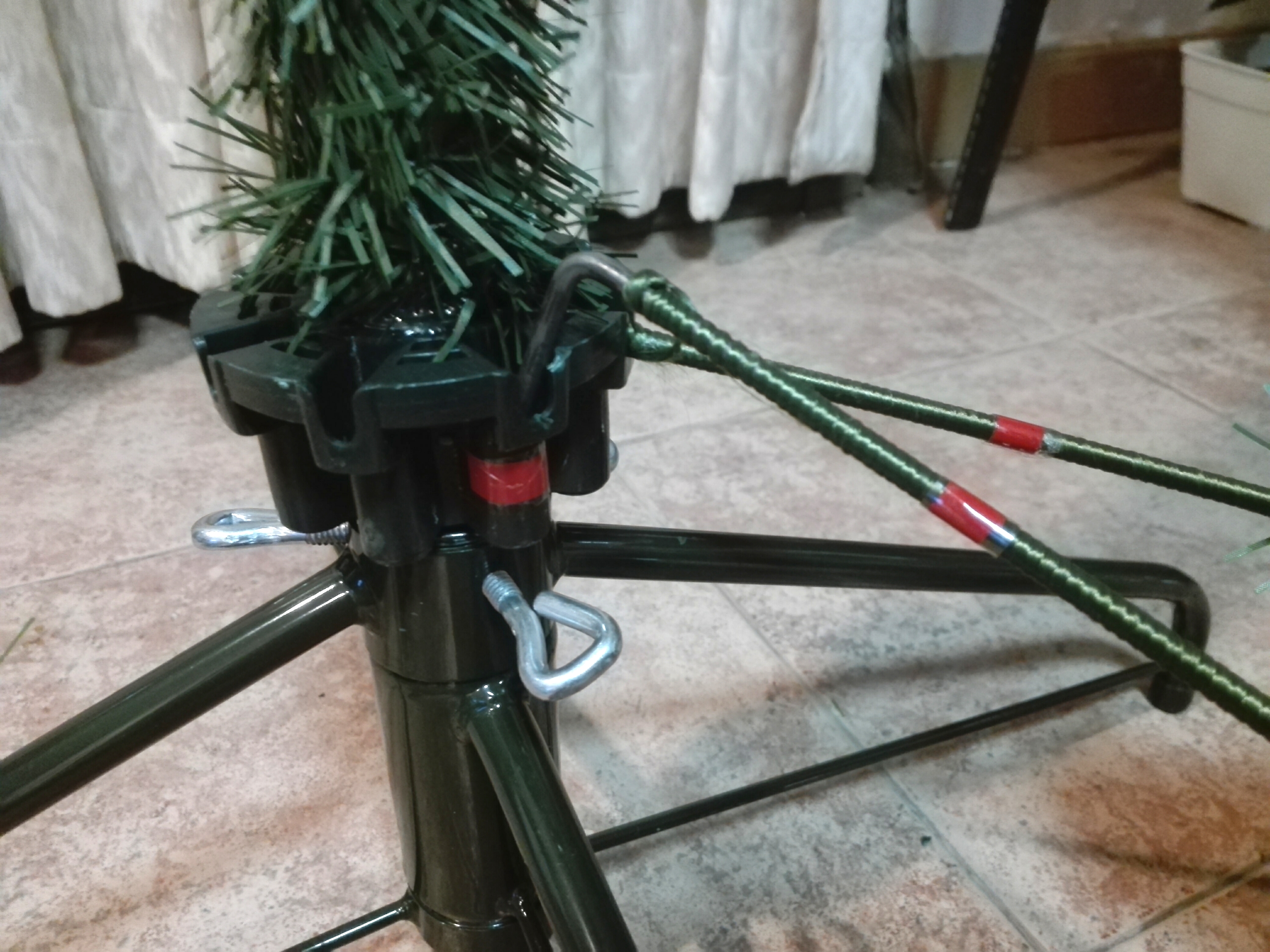 ต้นคริสต์มาส พุ่มหนามาก คลุมยาวถึงพื้น 7 Ft (210 cm.) คุณภาพส่งออก