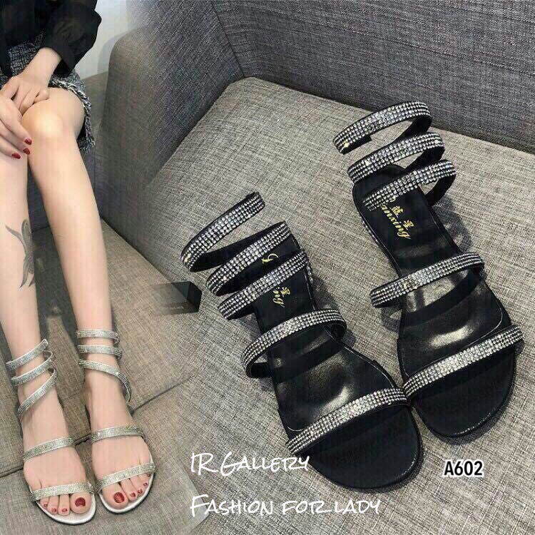 รองเท้าแตะสวมแต่งอะไหล่เพชร (สีเงิน)