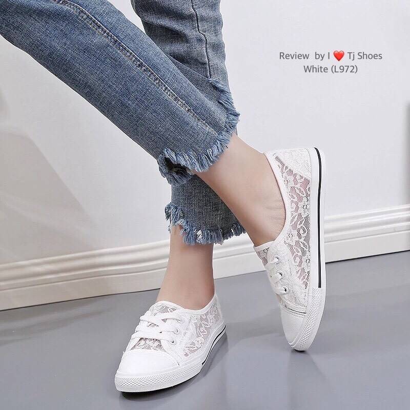 รองเท้าผ้าใบลูกไม้ทรงคัทชู