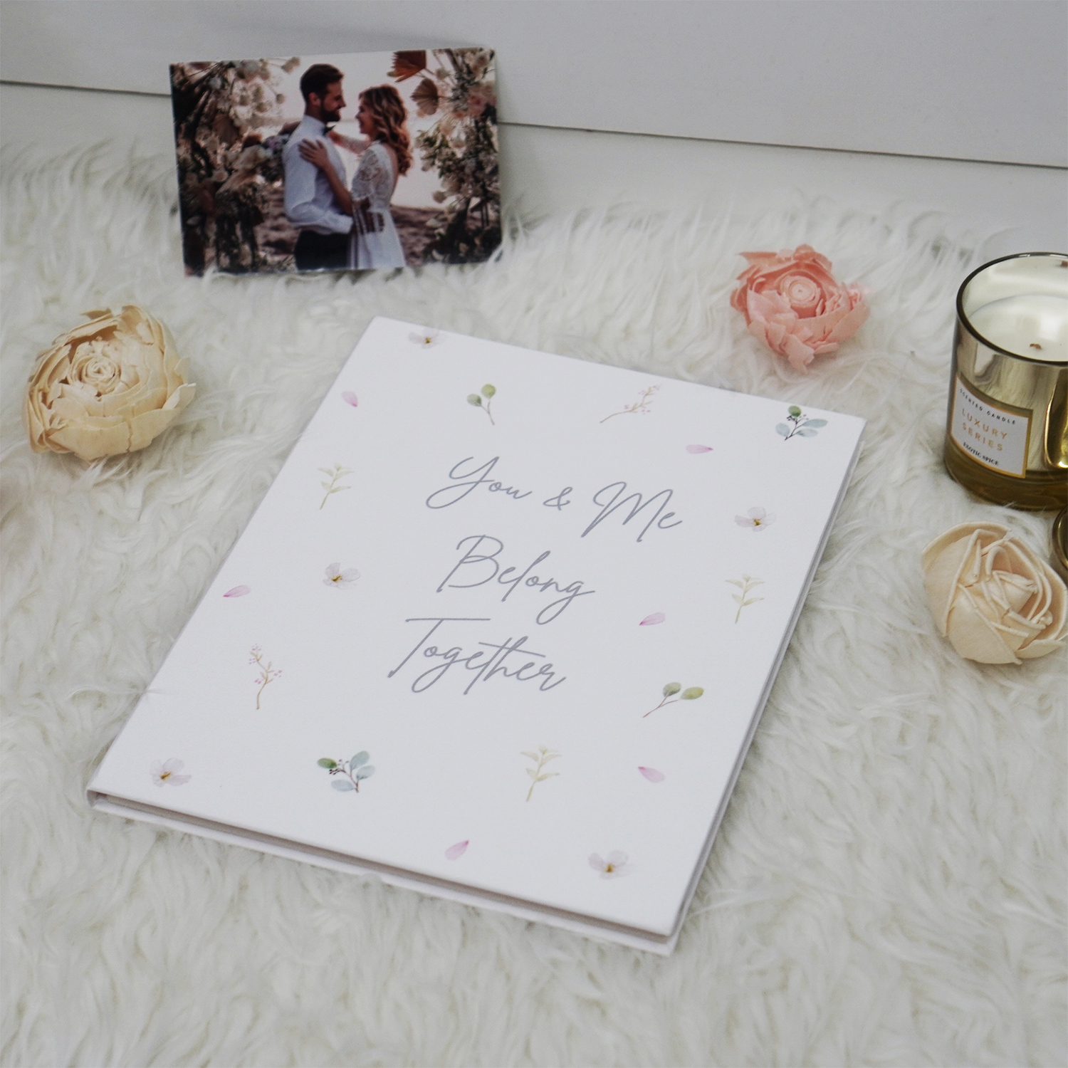 แฟ้มใส่ทะเบียนสมรส แบบพร้อมส่ง ลาย Flower - White พร้อมข้อความ You & Me belong together