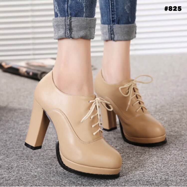 รองเท้าผ้าใบทรงมินิบูท (สีครีม)