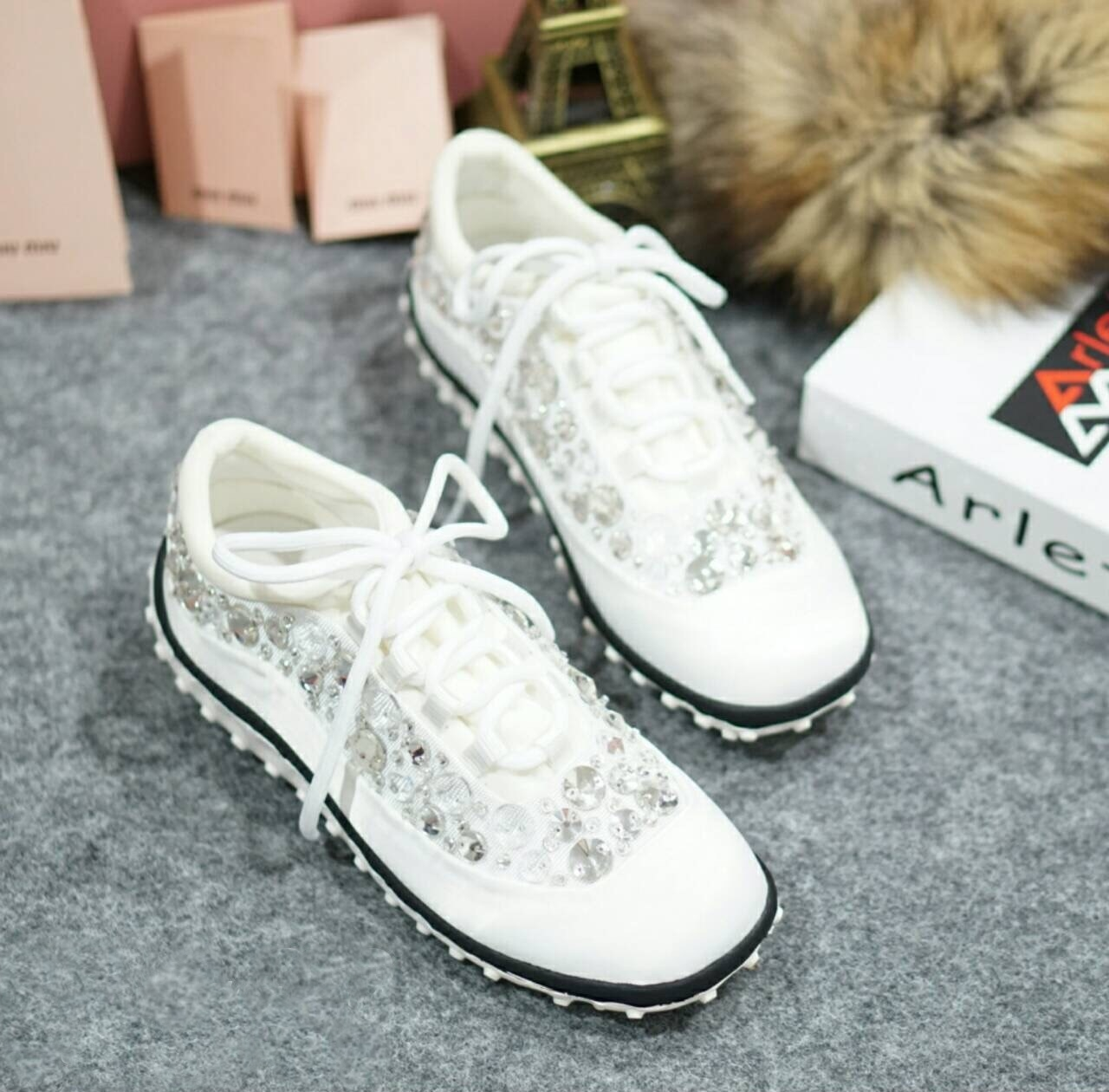 รองเท้า MIUMIU Sneakers Hi-End Grade (สีขาว)