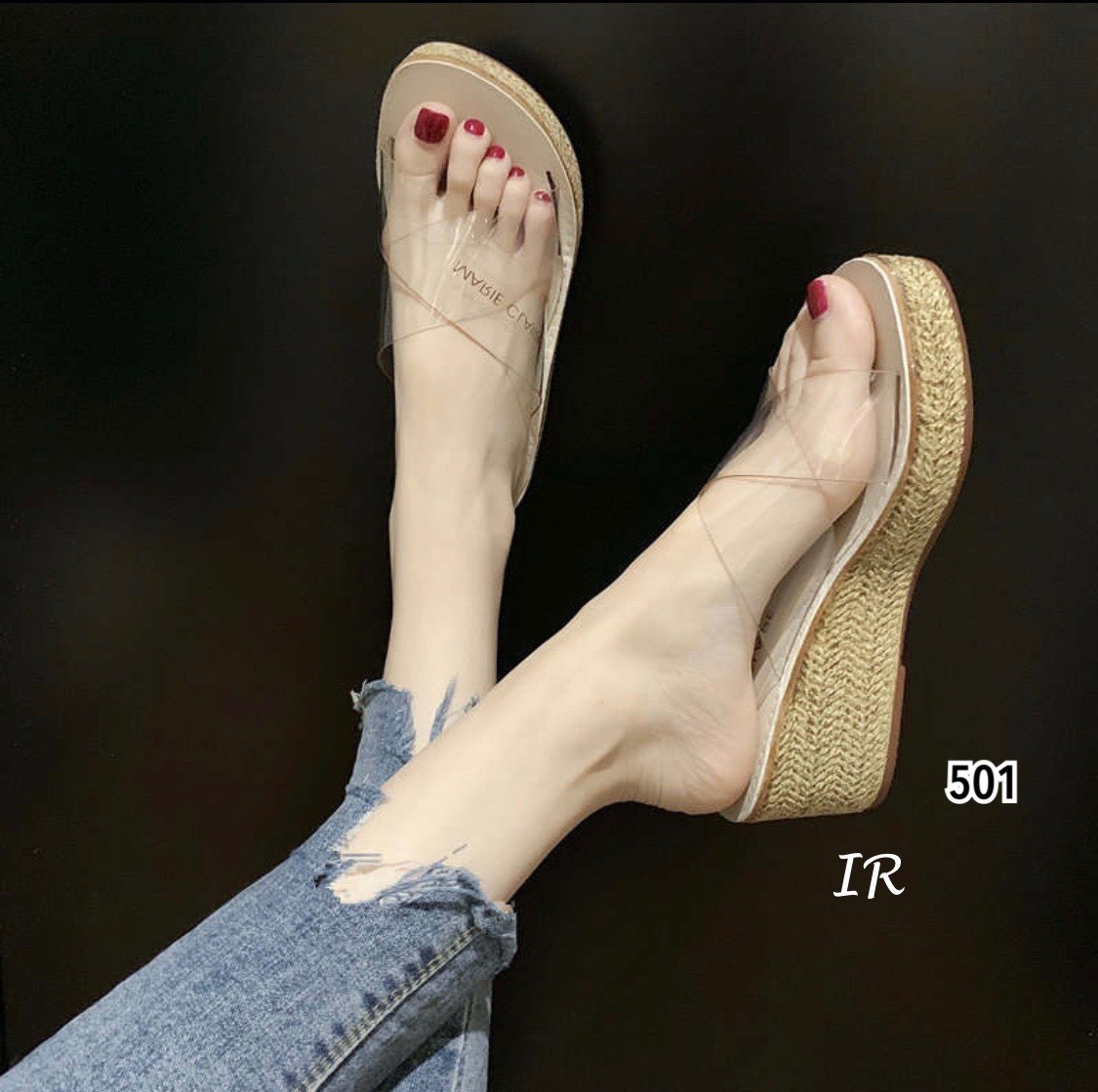 รองเท้าลำลองเสริมส้นแต่งสายไขว้ใส (สีครีม)