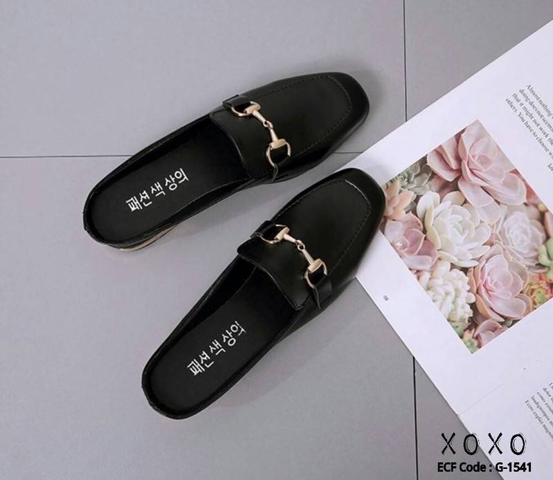 รองเท้าสลิปเปอร์แต่งอะไหล่ทอง (สีขาว)