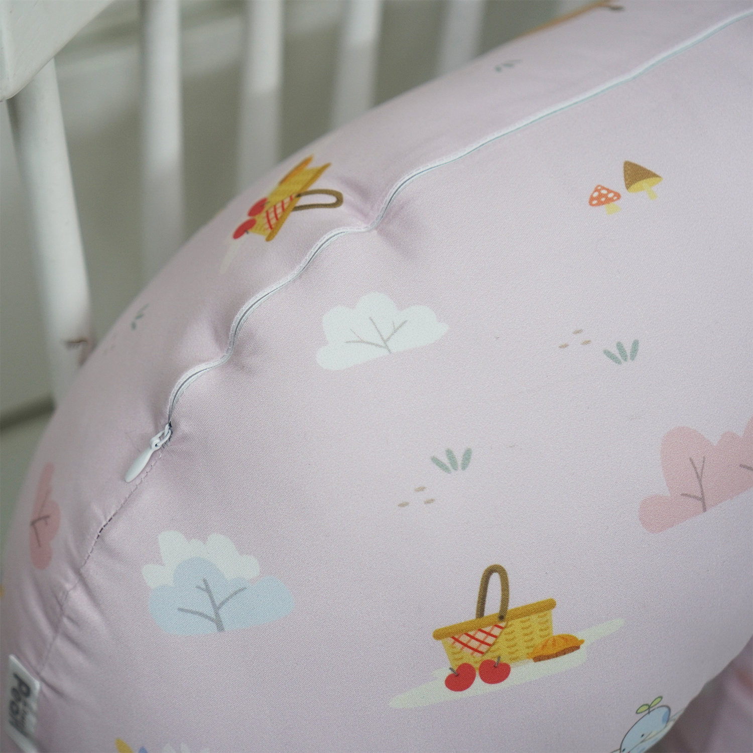 หมอนรองให้นม Nursing Pillow แบบพร้อมส่ง ลาย Snakes in the garden - Pink