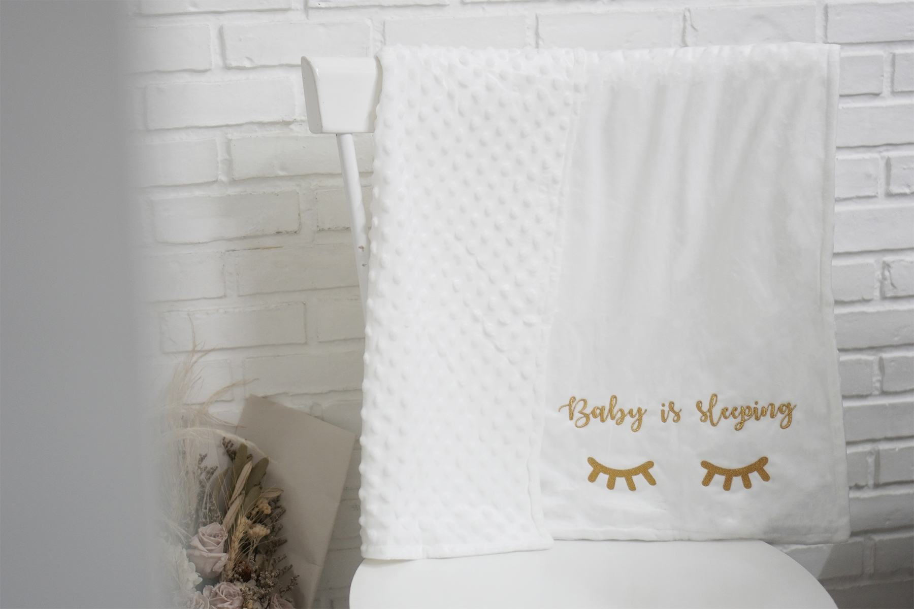 ผ้าห่ม Minky - สีขาว 75x100cm แบบปักชื่อ+icon - Eyelashes