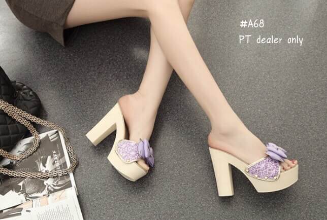 รองเท้าส้นสูงแต่งโบว์ (สีครีม)