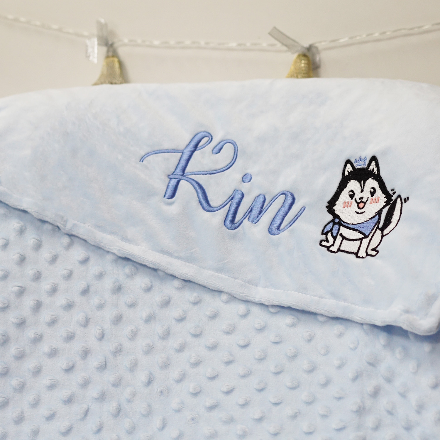 ผ้าห่ม Minky - สีฟ้า 75x100cm แบบปักชื่อ+การ์ตูน - Siberian