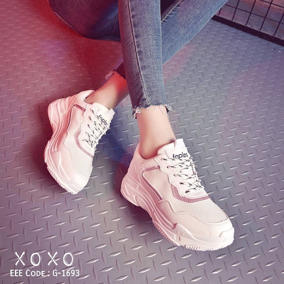 รองเท้าผ้าใบแฟชั่นทรง Sportแต่งลายกลิตเตอร์ (สีเงิน)