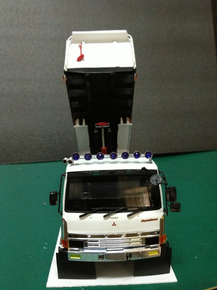 โมเดลรถขนดิน 10 ล้อ 1/32