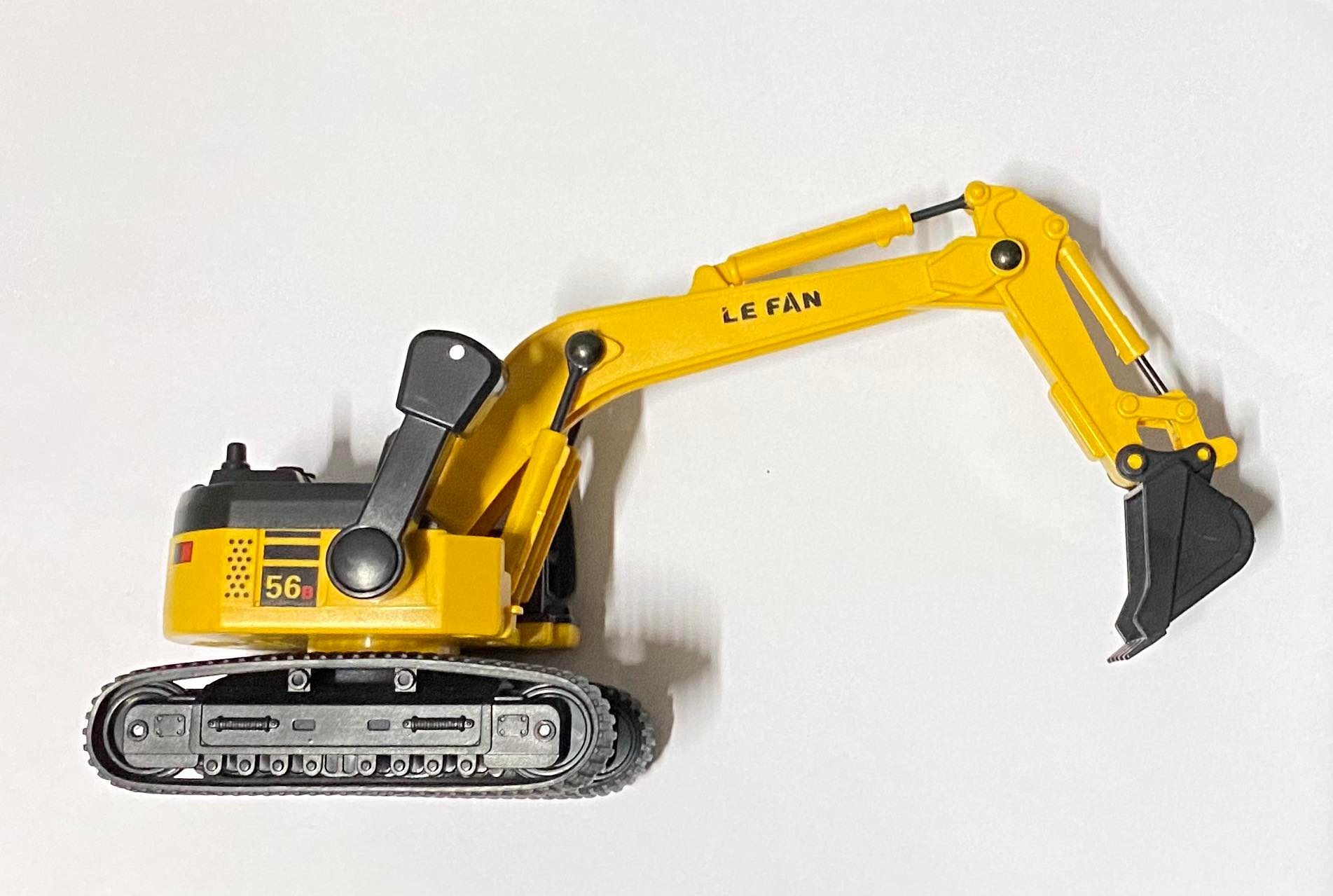 รถขุด พลาสติก ราว 1/43 แทร็คยาง