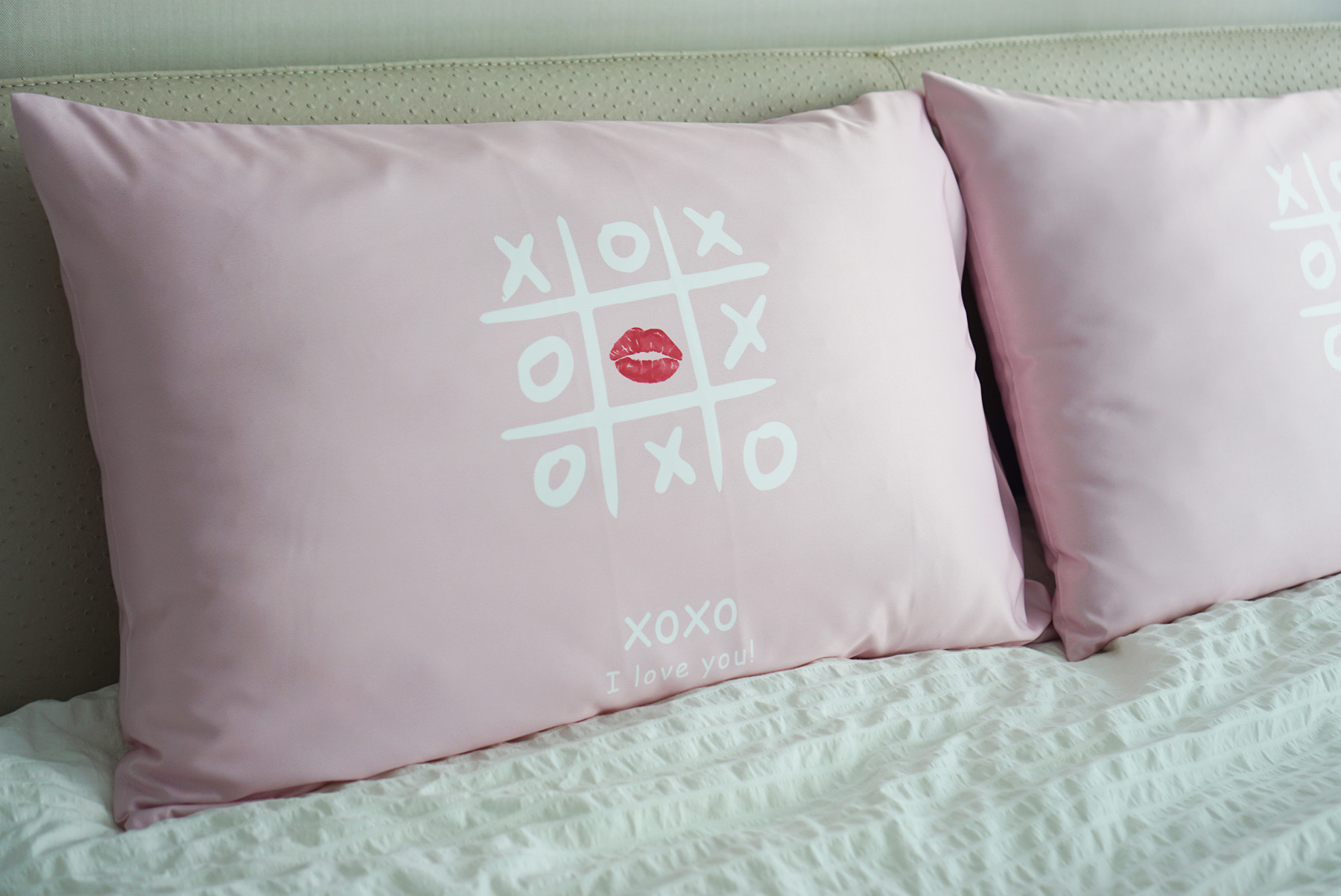ปลอกหมอนคู่แบบพิมพ์สีเต็มใบ พร้อมส่ง ลาย xoxo - Pink