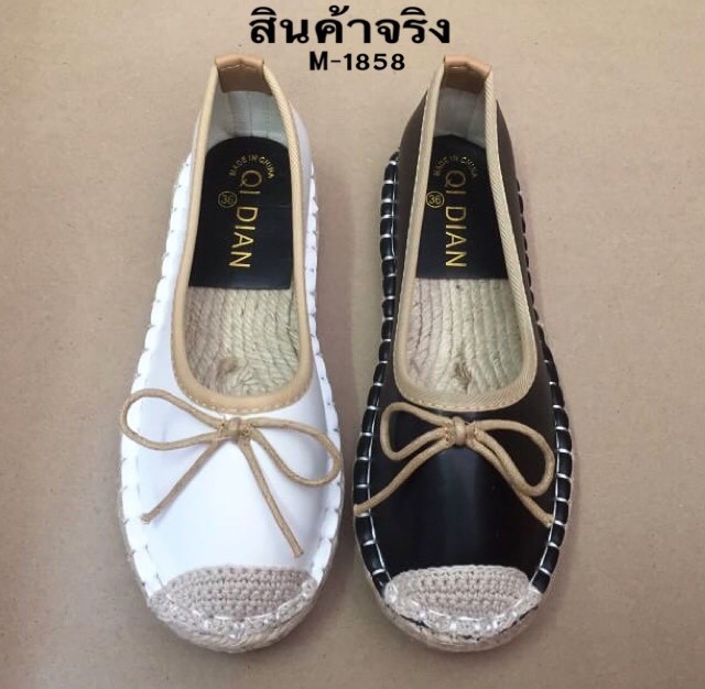 รองเท้าคัทชูหัวปอทรงสวม (สีดำ)