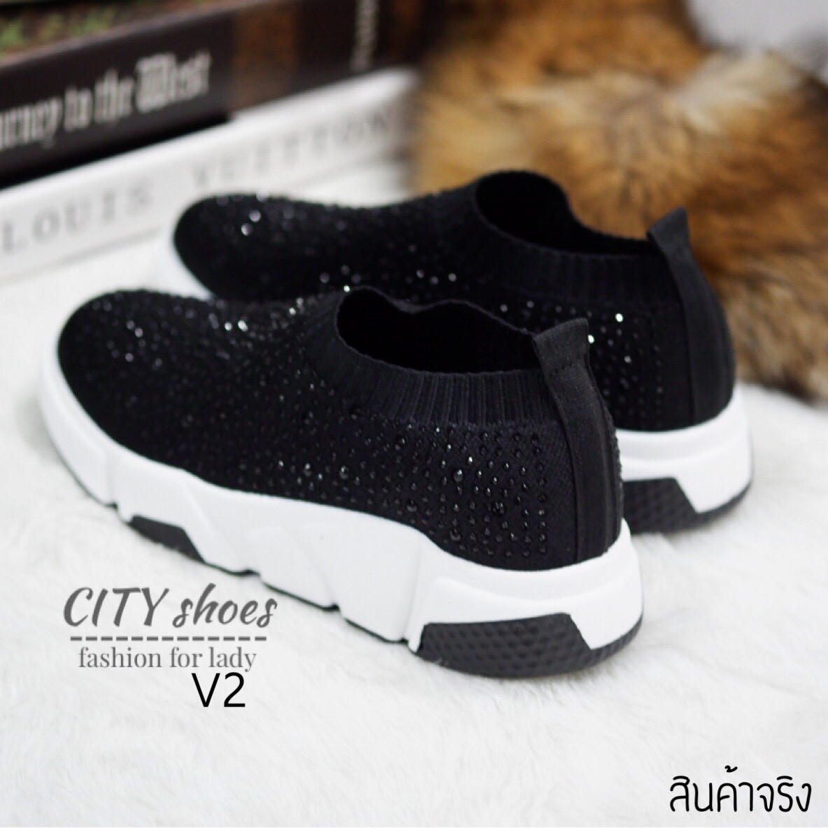 รองเท้าผ้าใบสวมแต่งคริสตัล