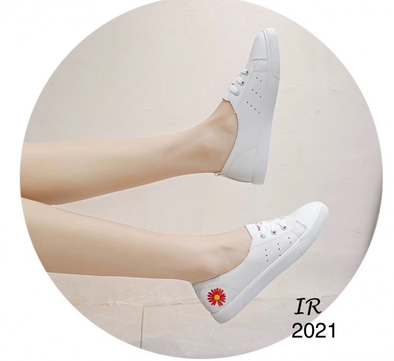 รองเท้าผ้าใบปักลายเดซี่