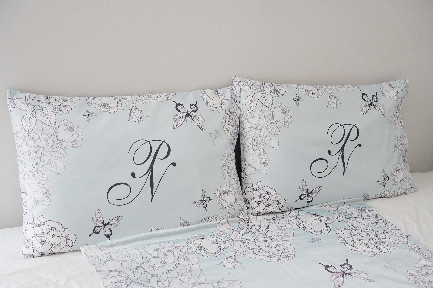 ปลอกหมอนหนุนคู่ พิมพ์ลายเต็มผืน Butterfly Vintage - Blue
