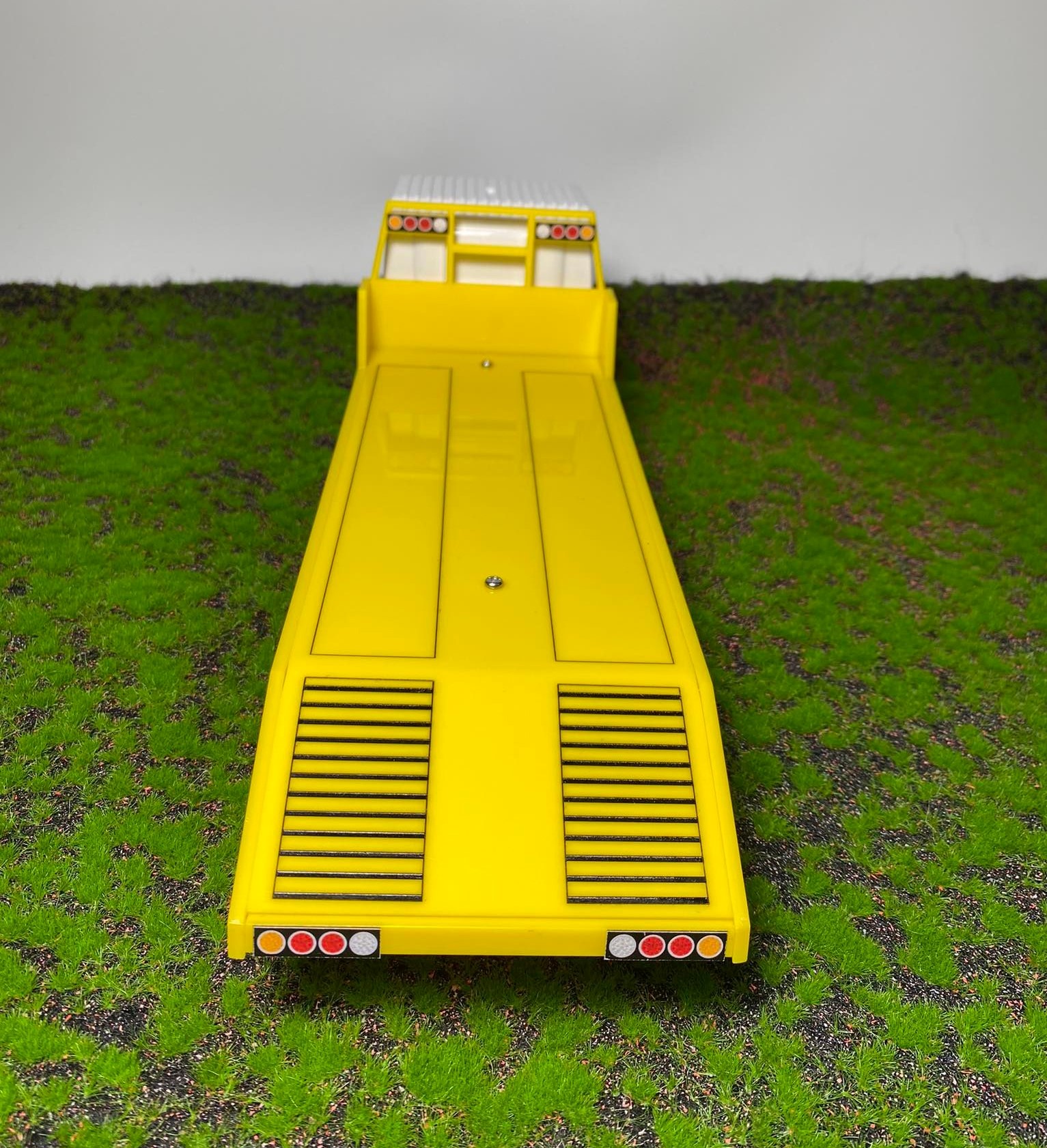 โมเดลรถ 10 ล้อ รถย้ายรถขุดจำลอง 1/24 รถบรรทุกหม่ำโมเดลรถเทรนเลอร์ ของเล่นเด็กผู้ชาย toy