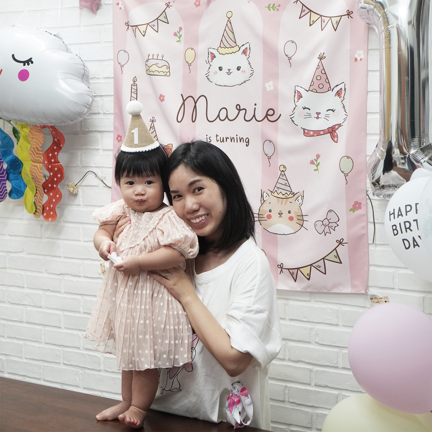 ป้ายผ้าฉลองปาร์ตี้ สั่งทำใส่ข้อความ ลาย Marie - Pink