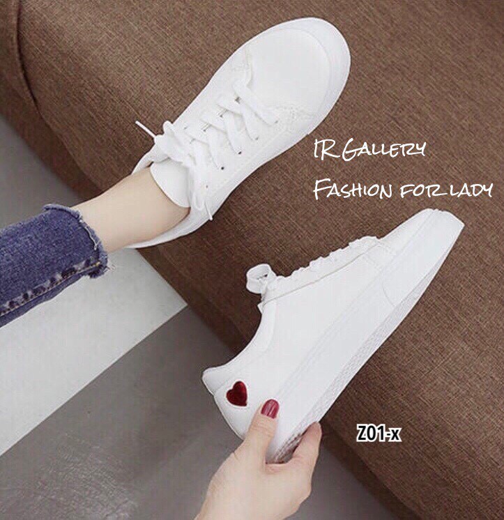 รองเท้าผ้าใบพียูนิ่มแต่งหัวใจ