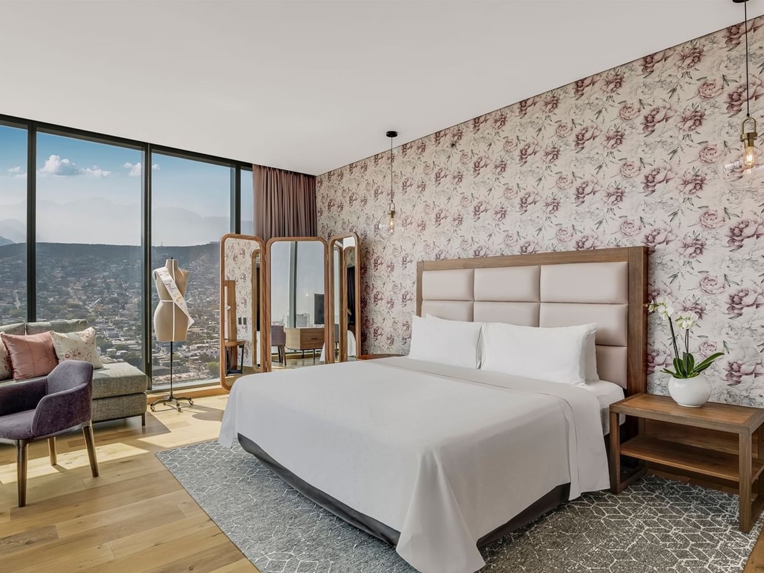 ขายโรงแรมหรู ระดับ 4 ดาว ติดถนนช้างคลาน ขนาด 205 ห้อง ใกล้ไนท์บาซาร์เชียงใหม่