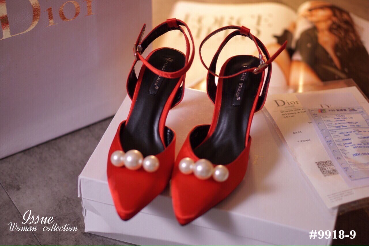 พร้อมส่ง : รองเท้าส้นเข็มสไตล์ Dior (สีแดง)