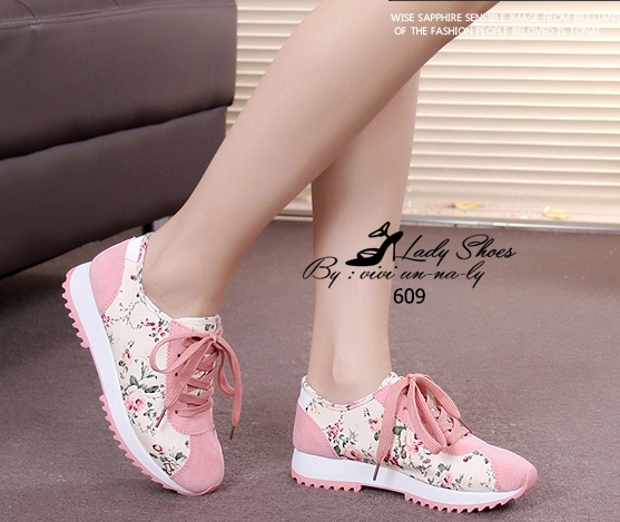 รองเท้าผ้าใบสปอร์ตลายดอกไม้พาสเทล (สีชมพู)