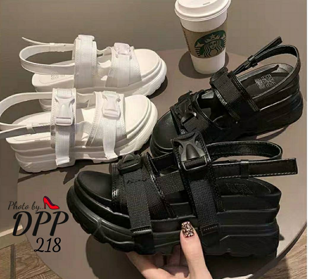รองเท้าลำลองเสริมส้นแต่งสายรัดสไตล์เกาหลี (สีขาว)