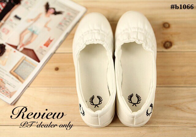 รองเท้า Fred Perry (สีขาว)