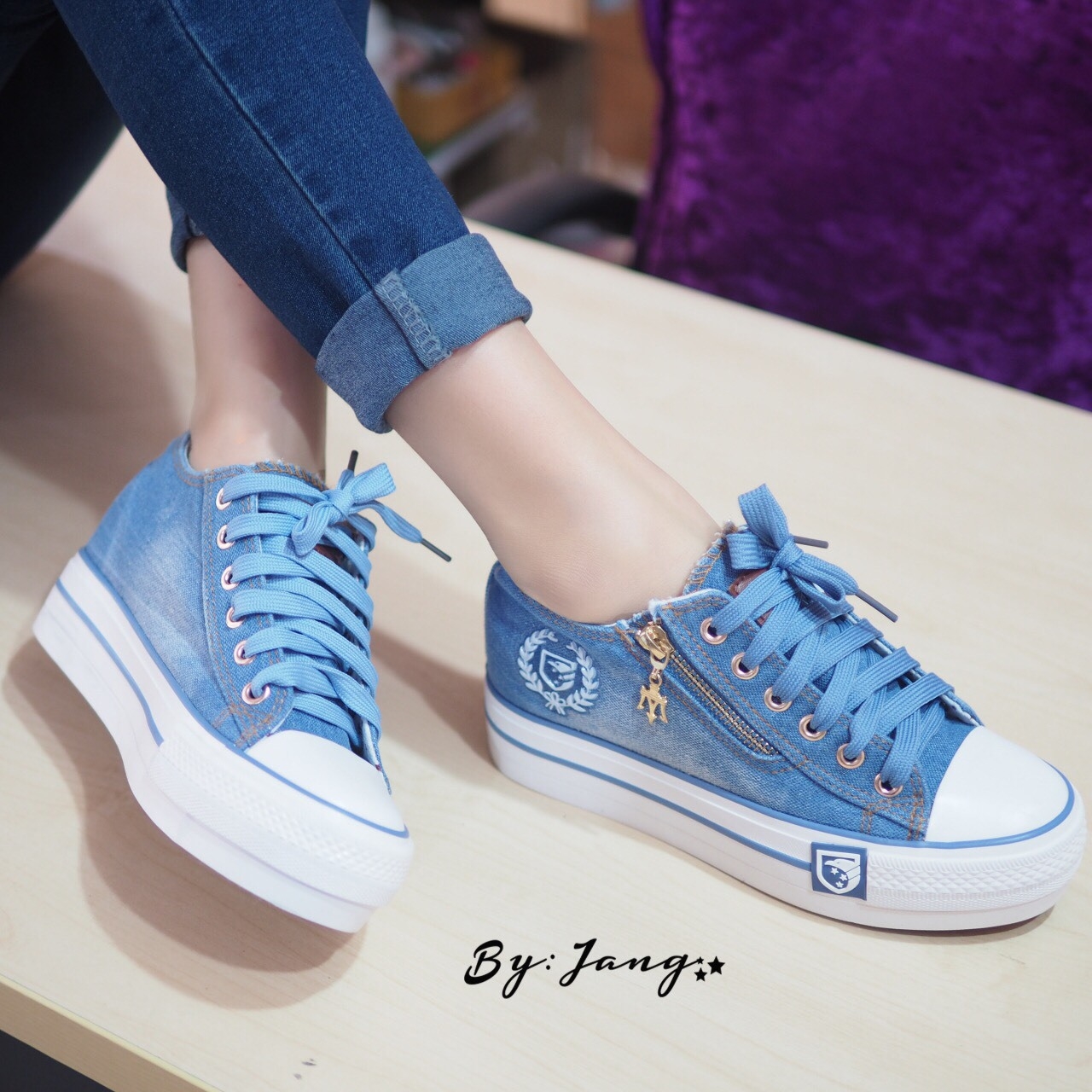 รองเท้าผ้าใบยีนส์ Fred Perry (สียีนส์อ่อน)