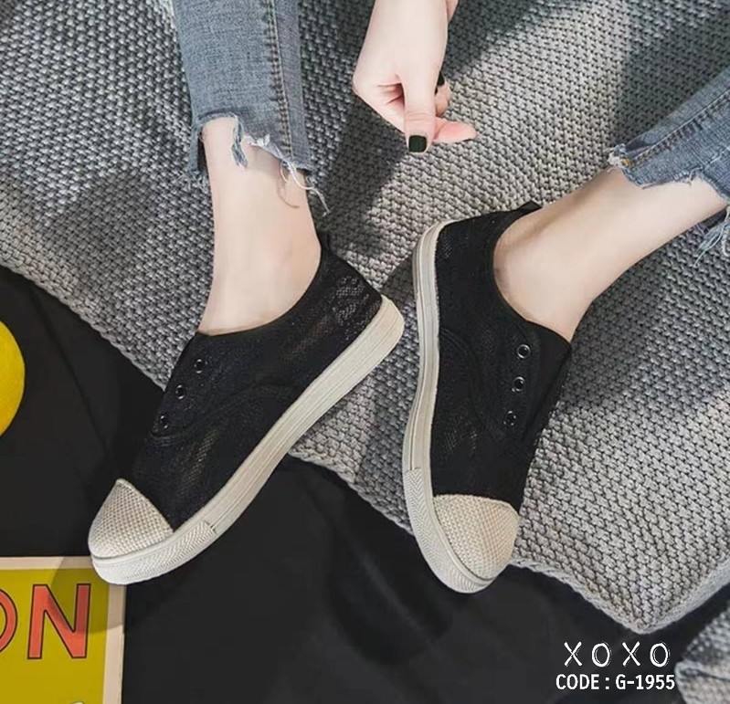 รองเท้าผ้าใบทรงสวมแต่งลายลูกไม้ (สีขาว)