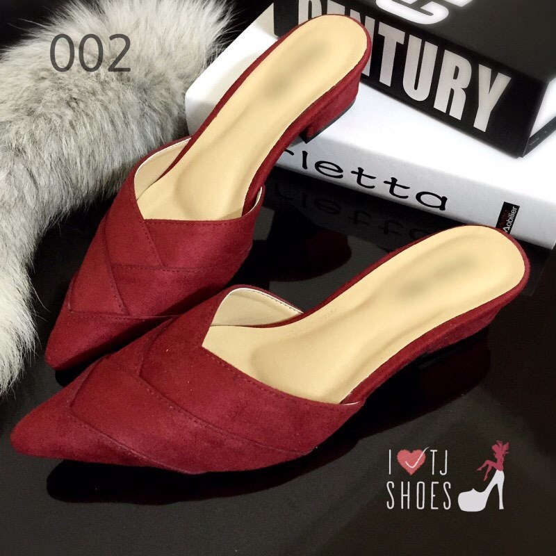 พร้อมส่ง : รองเท้าหัวแหลมผ้าสักหลาด (สีแดง)