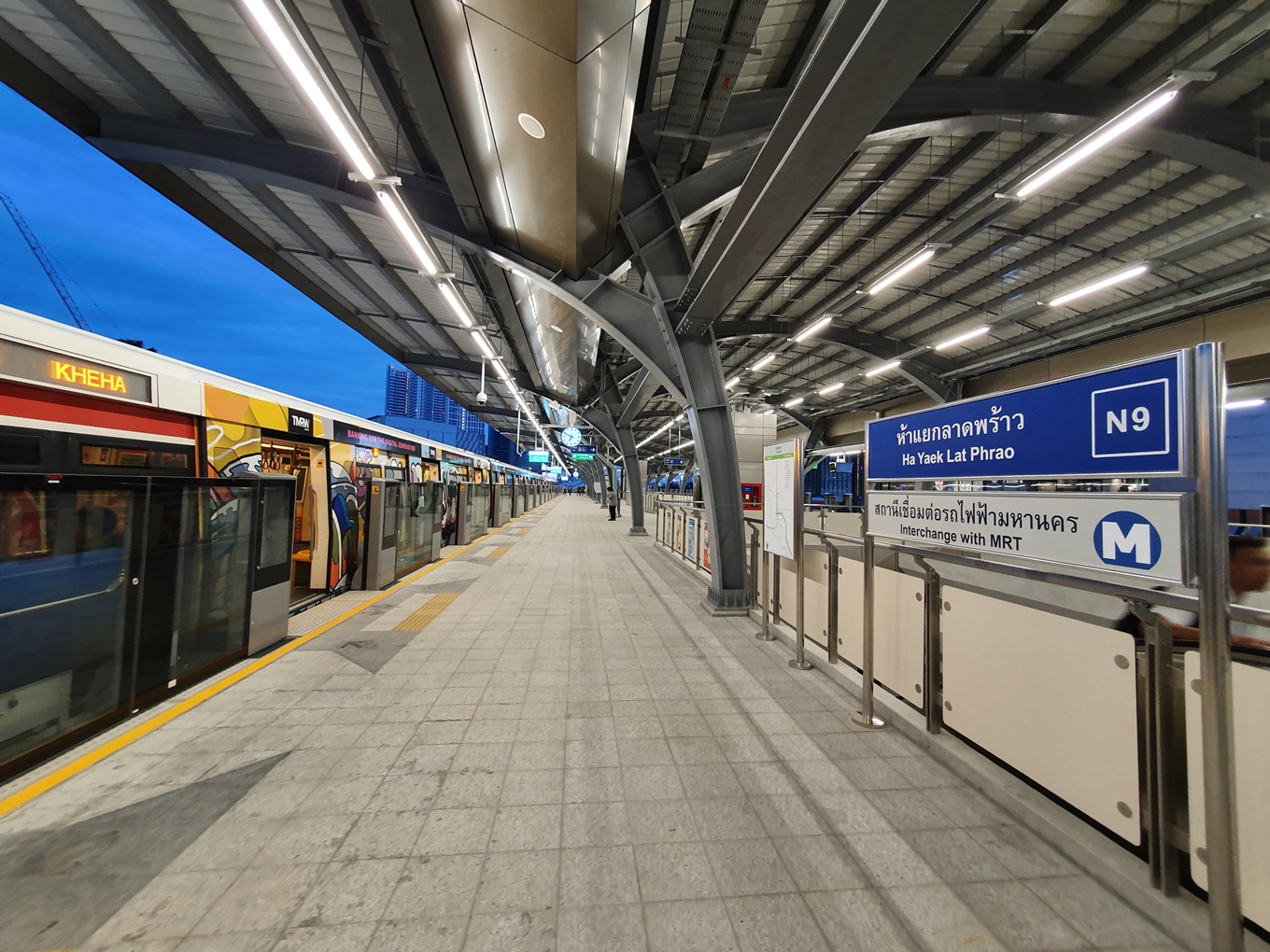 อาคารเล้าเป้งง้วน ทาวเวอร์ 1 สำนักงานให้เช่า ติดถนนวิภาวดีรังสิต ใกล้ห้าแยกลาดพร้าว และ ใกล้สวนจตุจักร