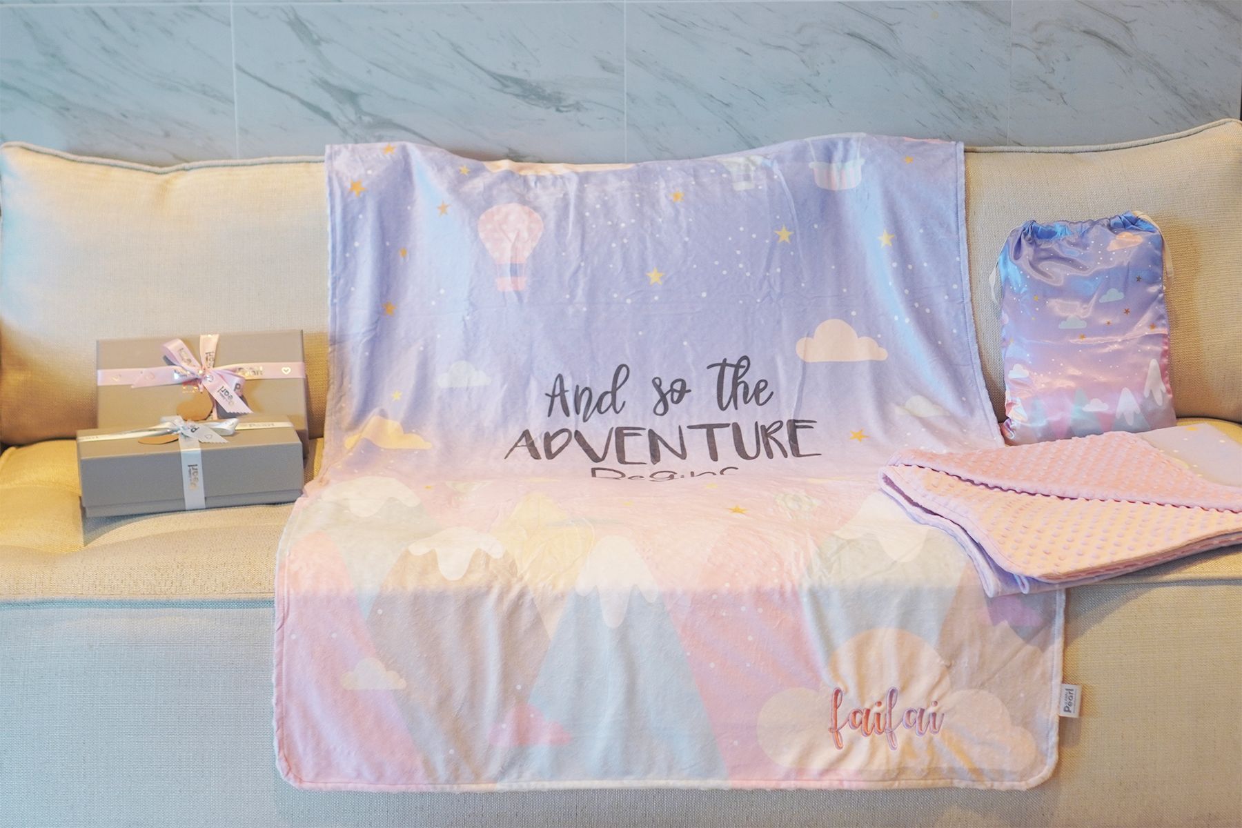 ผ้าห่ม Minky ลาย Mountain 100x150cm แบบปักชื่อ ด้านหลังสีครีม