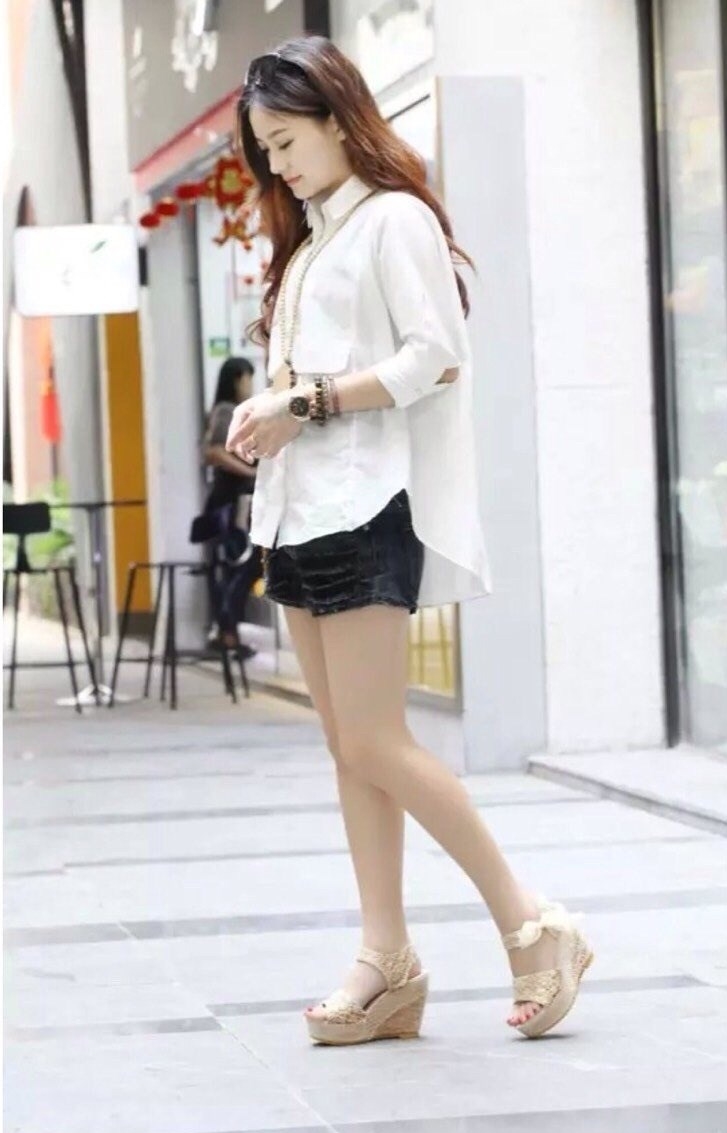 รองเท้าส้นเตารีดลูกไม้สไตล์เกาหลี (ดำ)