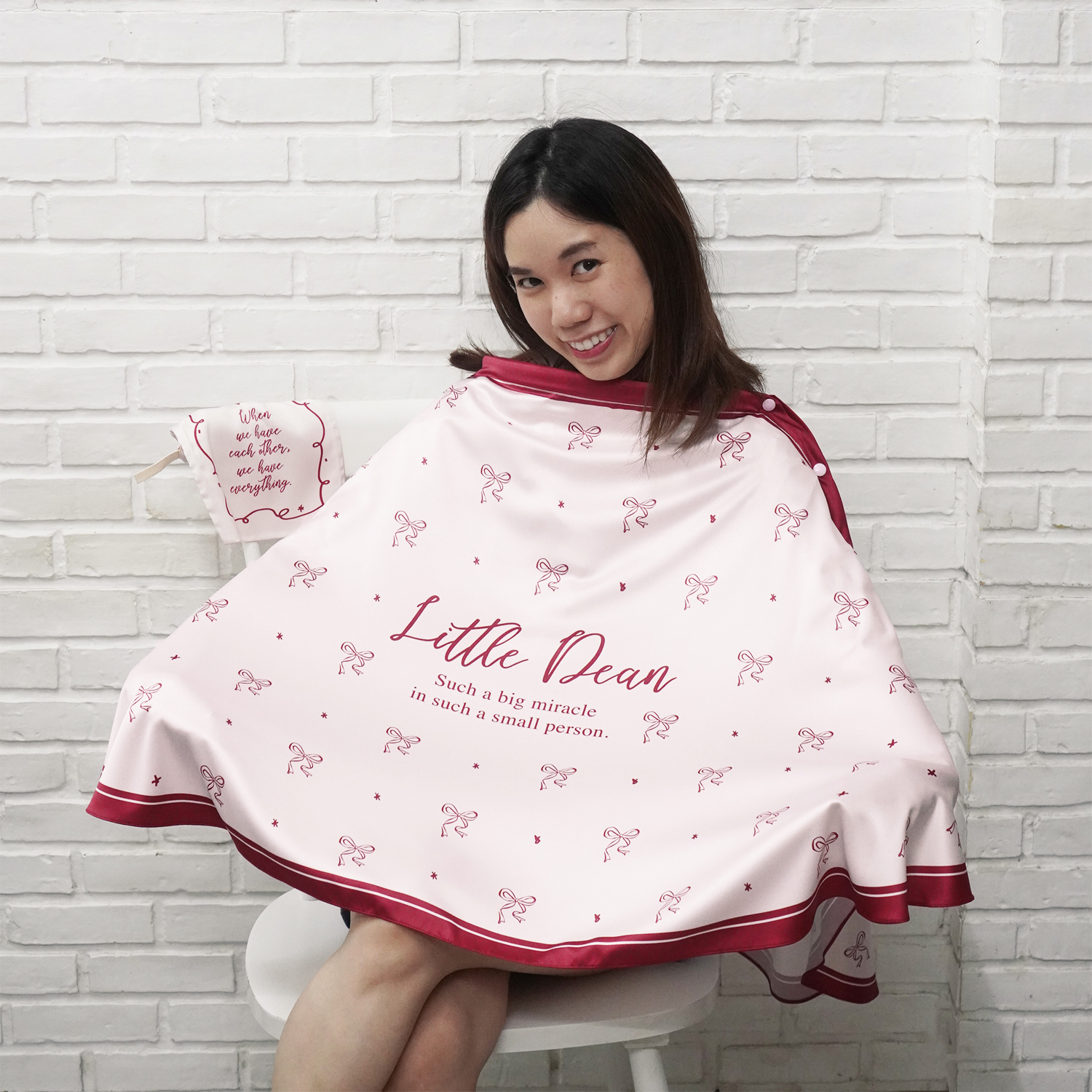 ผ้าคลุมให้นม 3in1 (รุ่นมีกระดุม ถอดโครงได้) แบบสั่งทำใส่ชื่อ ลาย Ribbon - Pink
