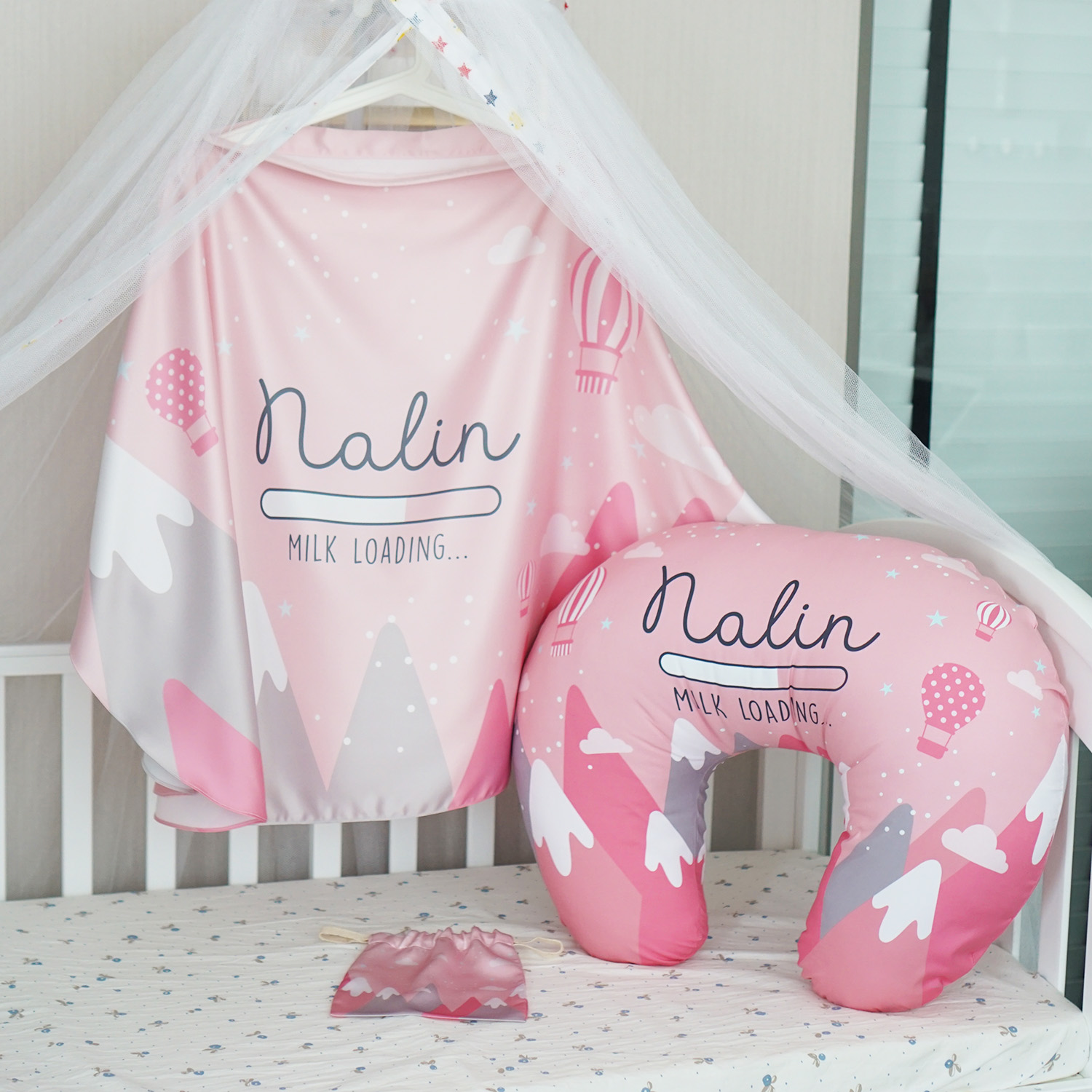 ชุดของขวัญเด็กแรกเกิด NP2 ผ้าคลุมให้นม + หมอนรองให้นม ลาย Mountain - Pink