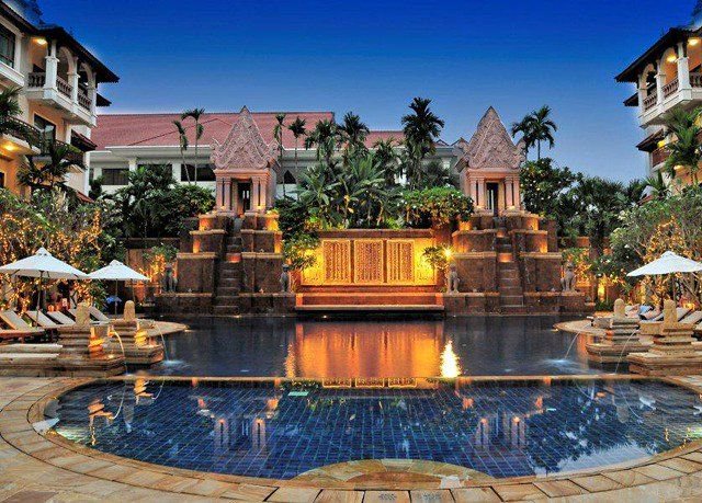 Selling a luxury 4-star resort, size 79 rooms, in Chiang Mai, on 5 rai of land, near Chiang Mai Airport, 6 km.
