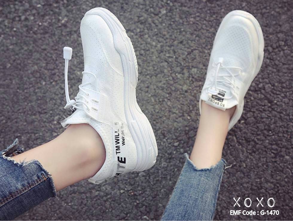 รองเท้าผ้าใบเสริมส้นทรงSportฉลุรู (สีขาว)