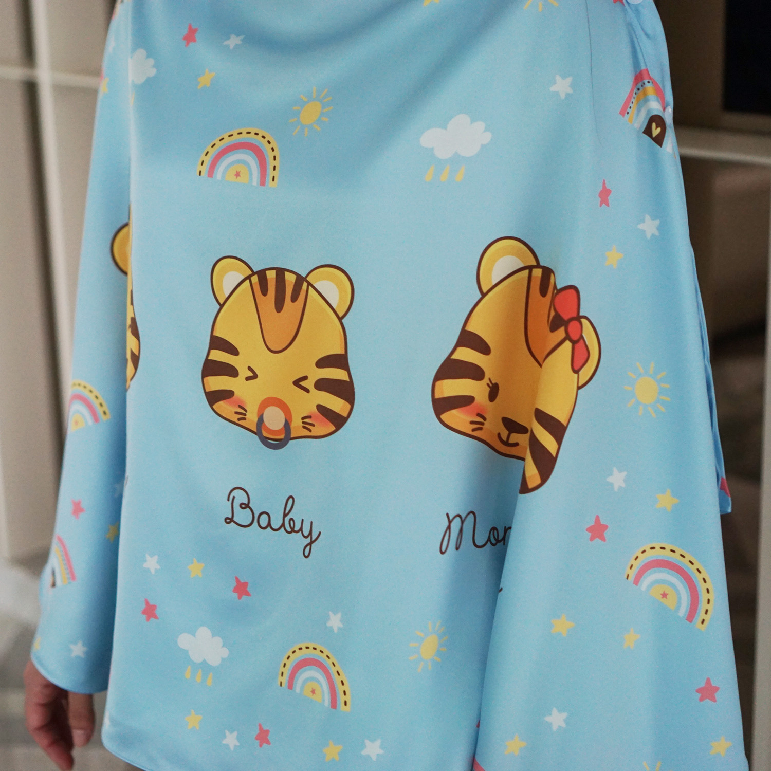 ผ้าคลุมให้นม 3in1 (รุ่นมีกระดุม ถอดโครงได้) แบบสั่งทำใส่ชื่อ ลาย Tiger - Blue