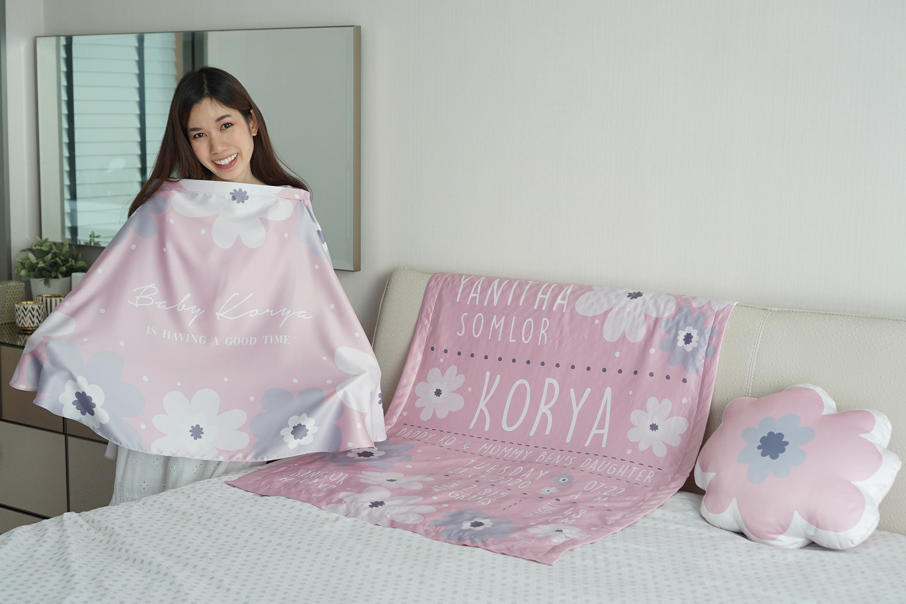 ชุดของขวัญเด็กแรกเกิด ผ้าคลุมให้นม + ผ้าห่มขนาด 75x100cm + หมอนอิง 1 ใบ ลาย Big Flower - Pink