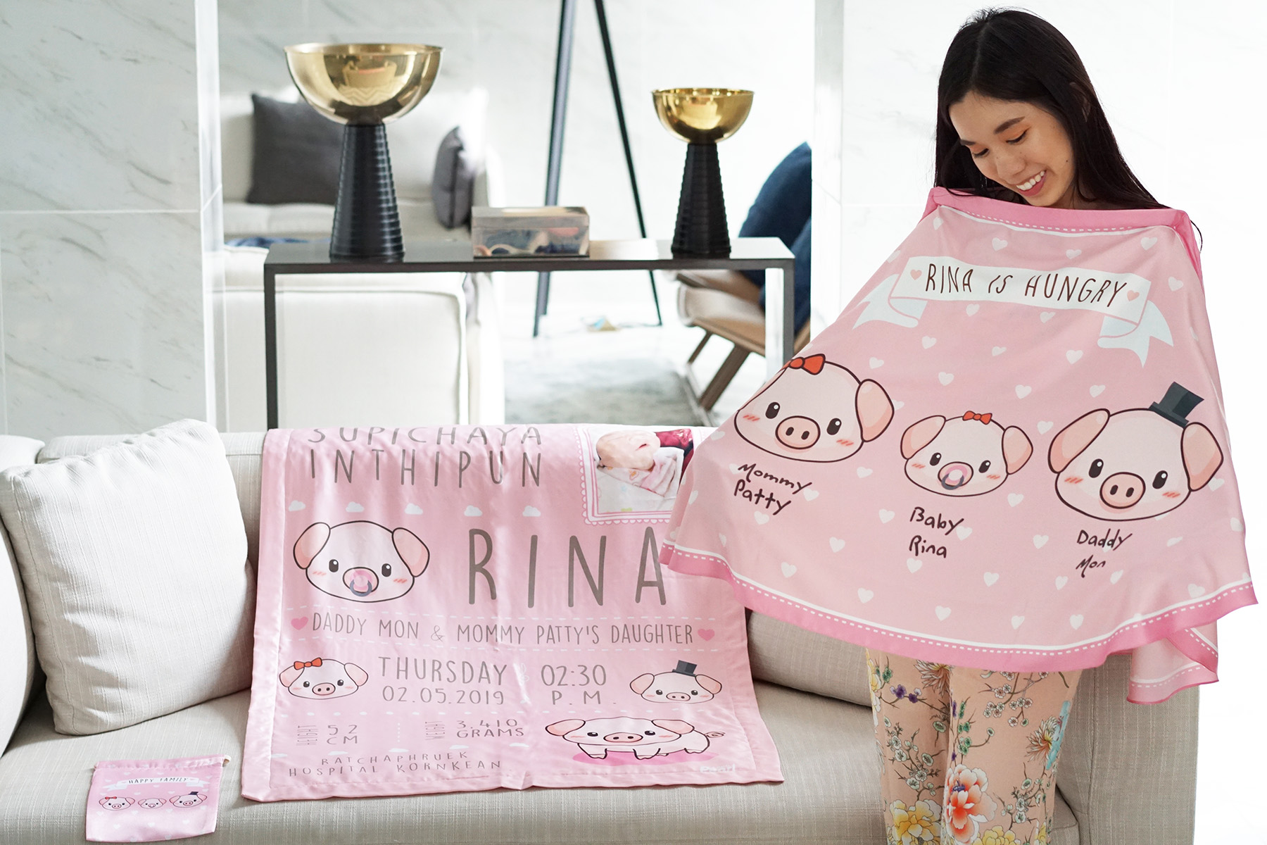 ชุดของขวัญเด็กแรกเกิด ผ้าคลุมให้นม + ผ้าห่มขนาด 75x100cm เพิ่มรูปถ่าย ลายหมูสีชมพู Pig - Pink