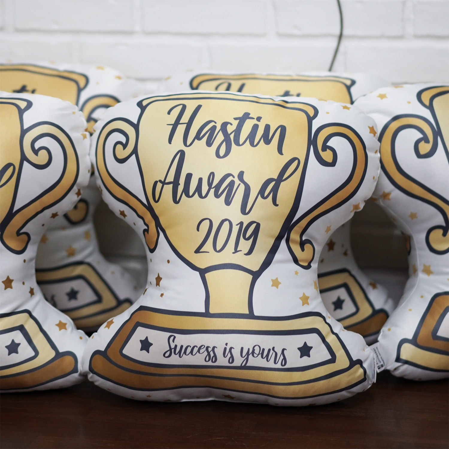 หมอนสั่งทำใส่ข้อความ ลายถ้วยรางวัล - Trophy