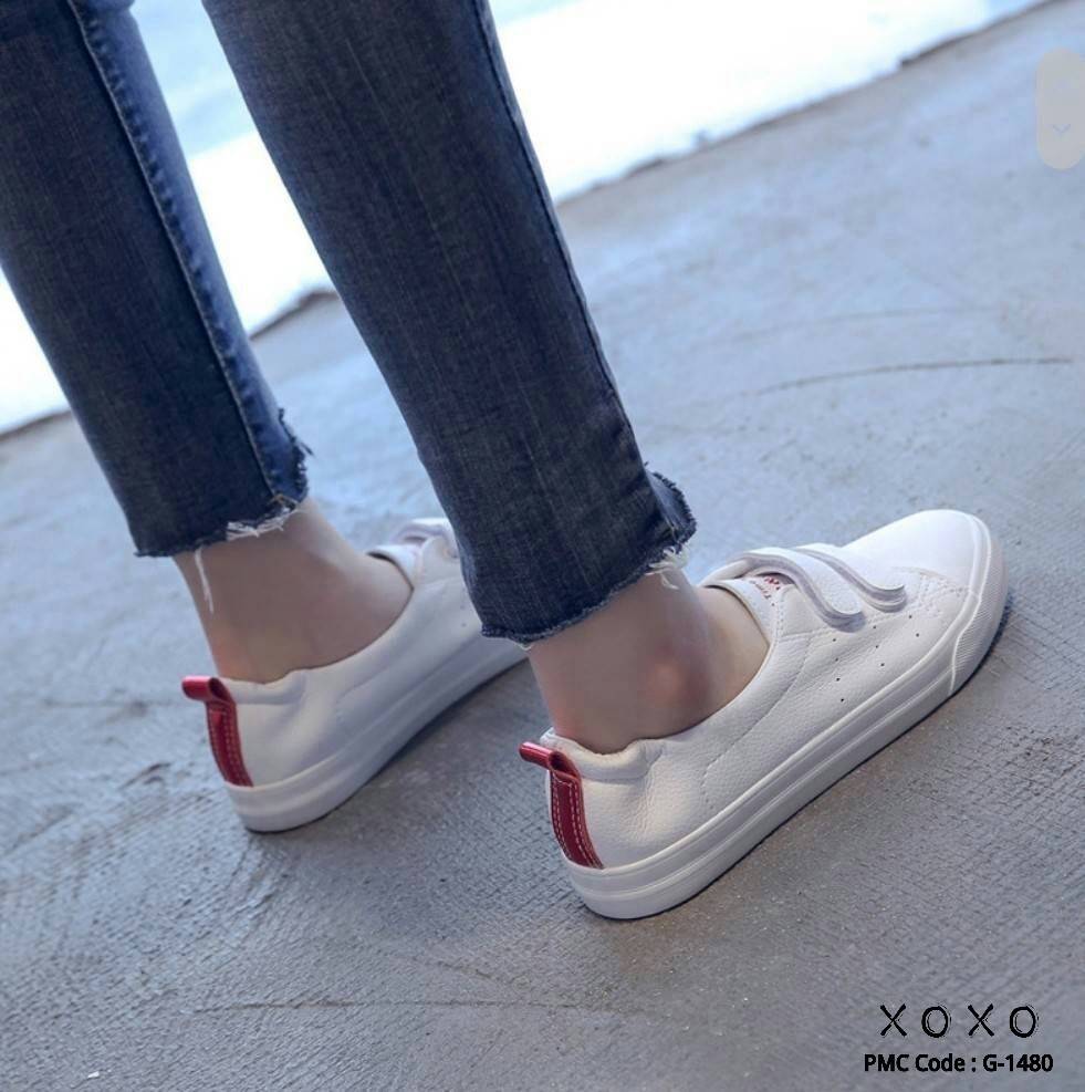 รองเท้าผ้าใบเมจิกเทปแต่งลายส้น (สีเงิน)