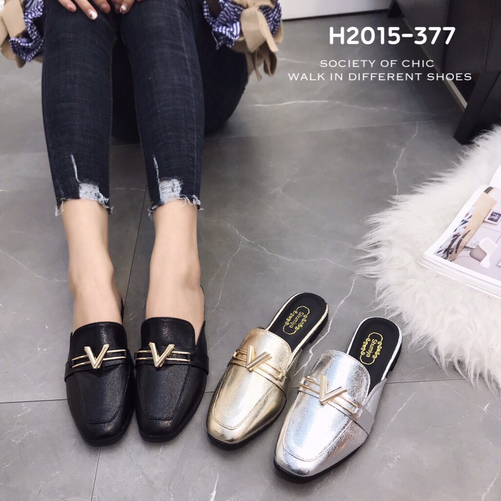 รองเท้าแตะเปิดส้นแต่งอะไหล่ V (สีทอง)