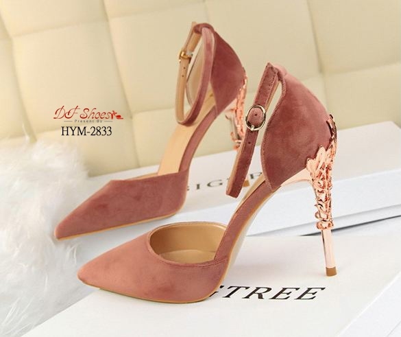 รองเท้าคัทชูส้นสูงแต่งส้นโลหะ (สีัเทา)