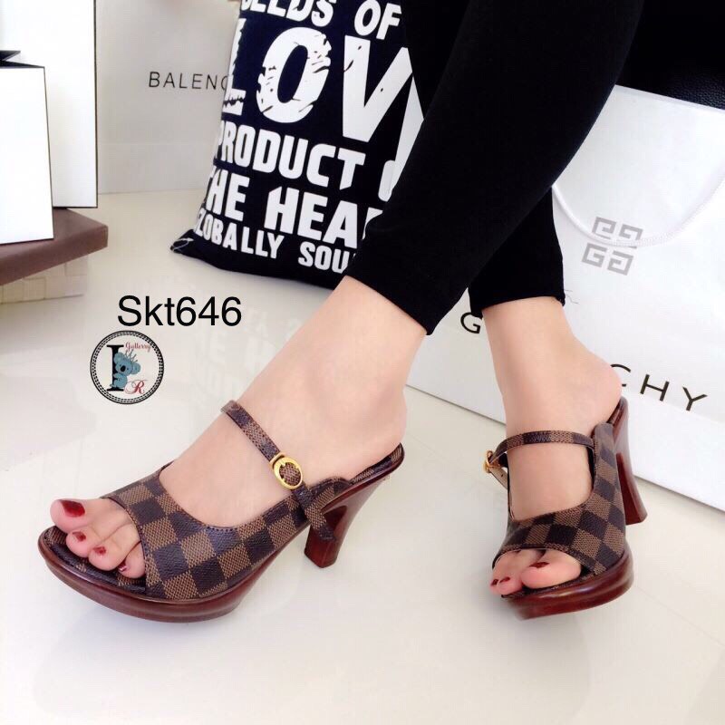 รองเท้า LV (Louis Vuitton Style)