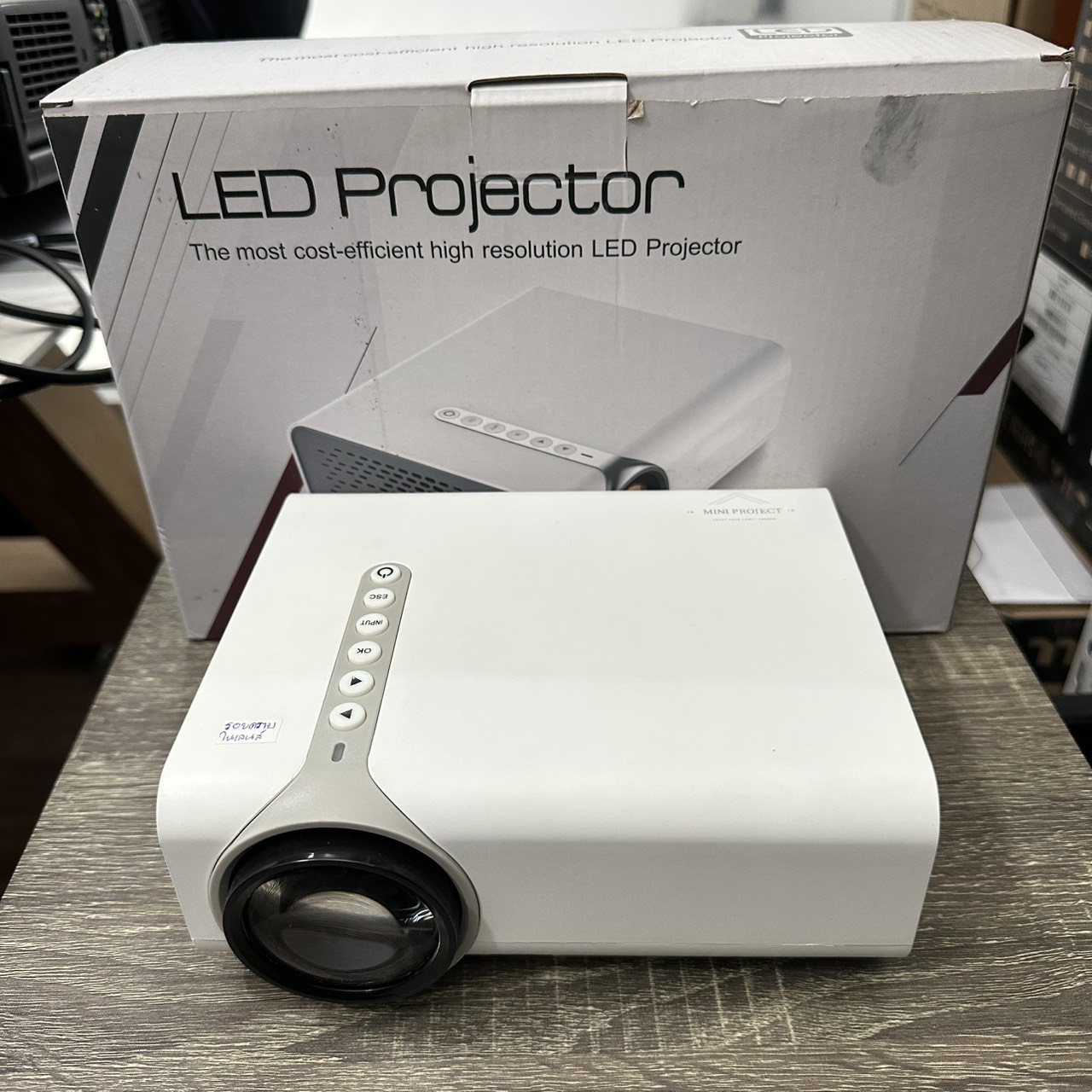 โปรเจคเตอร์ Projector LED + Remote *** มีรอบคราบในเลนส์