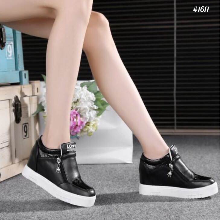 รองเท้า Ash แต่งซิปสไตล์เกาหลี (สีขาว)