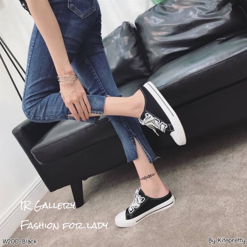 รองเท้าผ้าใบเปิดส้นแต่งสีทูโทน (สีดำ)